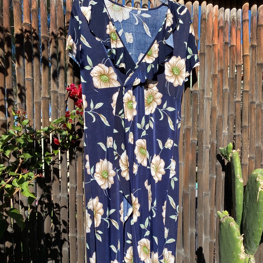 Floral maxi dress 💙